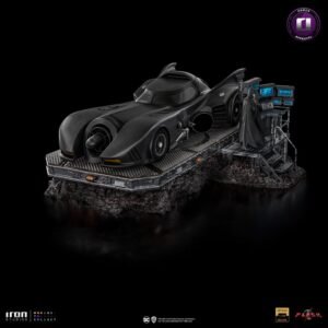 DC Comics statuette Art Scale Deluxe 1/10 The Flash Movie Batmobile 31 cm