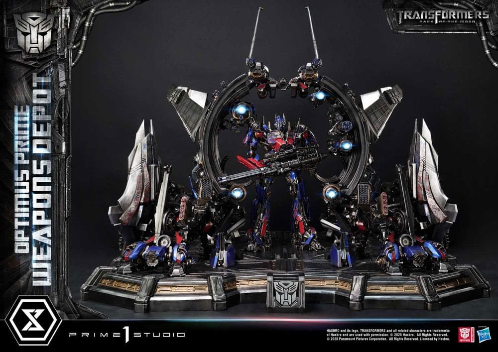 Transformers: Dark of the Moon (Film) Museum Masterline statuette Optimus Prime Weapons Depot Bonus Version 127 cm